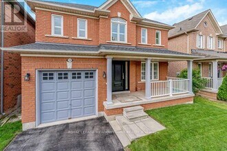 2336 Falling Green Dr in Oakville, ON - Building Photo - Building Photo