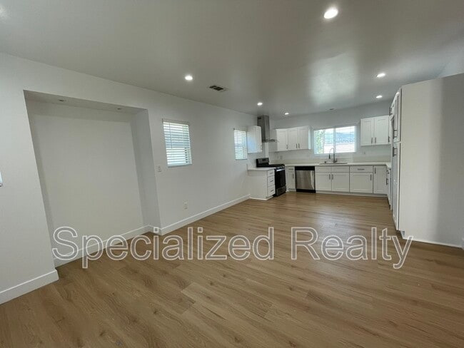 1135 Scofield Dr in Glendale, CA - Building Photo - Building Photo