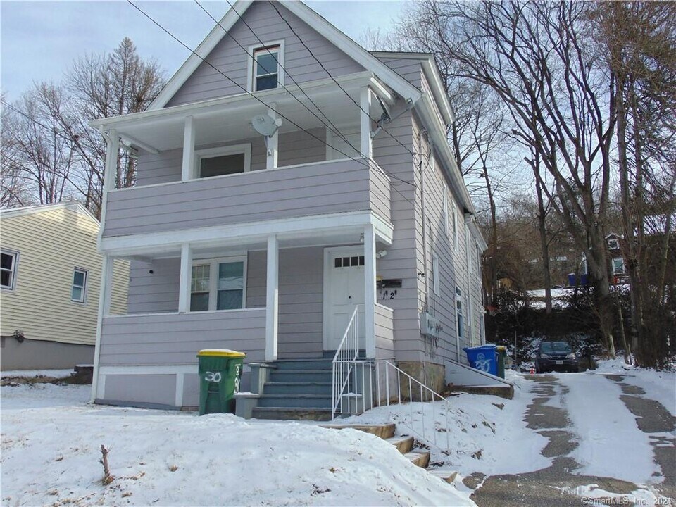 30 Terrace Ave, Unit 2 in Waterbury, CT - Building Photo