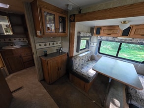 185 Dogwood Rd in Candler, NC - Foto de edificio - Building Photo