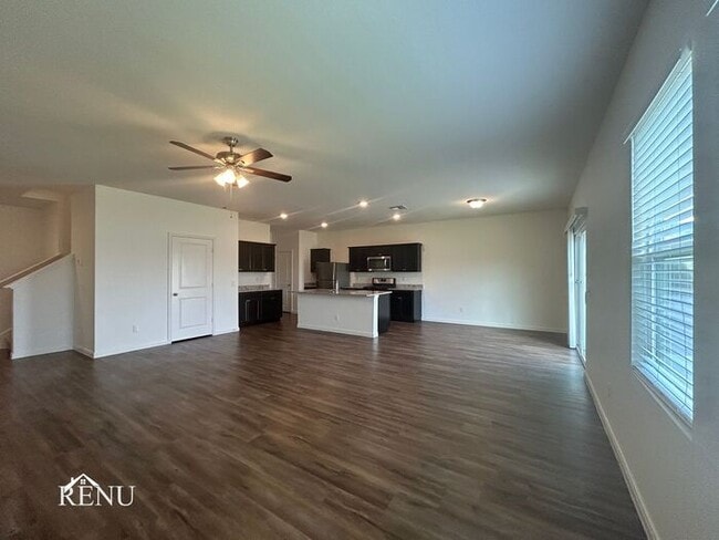 5046 Firefly Hls in Saint Hedwig, TX - Foto de edificio - Building Photo