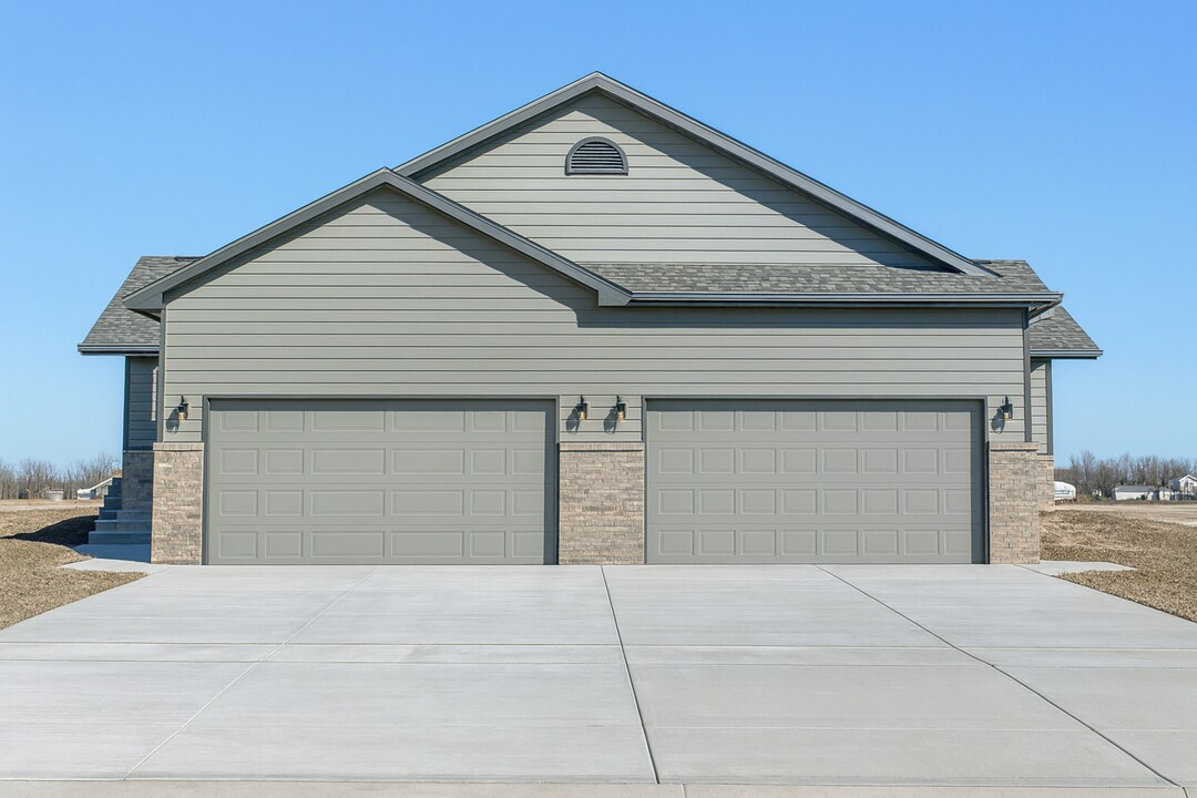 2110-2114 E Village Estates Dr in Park City, KS - Building Photo