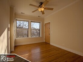 1204 W Waveland Ave, Unit 3 in Chicago, IL - Building Photo