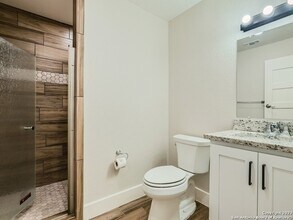 839 Oasis St, Unit 1 in New Braunfels, TX - Building Photo - Building Photo