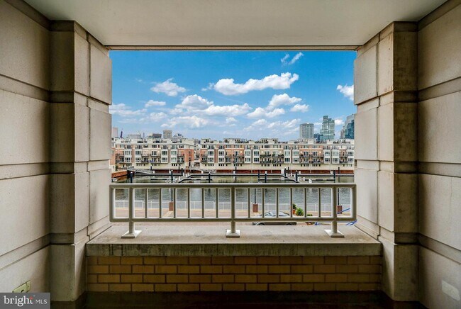 100 Harborview Dr in Baltimore, MD - Building Photo - Building Photo