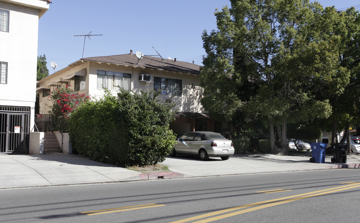 10605 Moorpark St in North Hollywood, CA - Building Photo