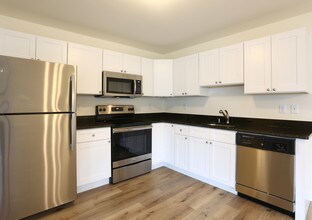 Luxury 2 bedroom apartments located in the heart of the Pocono Mountains in Swiftwater, PA - Building Photo - Interior Photo