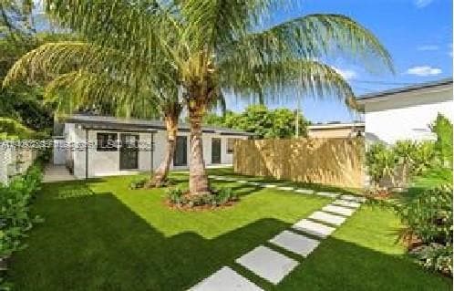 2442 SW 3rd St in Miami, FL - Foto de edificio - Building Photo