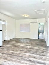 17205 Saticoy St in Van Nuys, CA - Building Photo - Building Photo