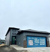 6146 Martin Ln W in West Fargo, ND - Building Photo