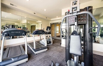 Aston Place in Columbus, OH - Foto de edificio - Building Photo