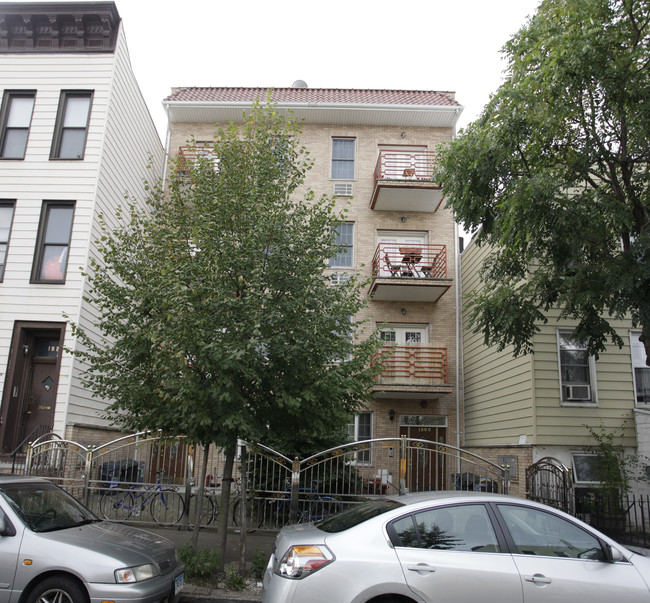 180 Conselyea St in Brooklyn, NY - Building Photo - Building Photo