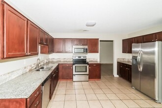 6815 Kerry Valley Ln in Cordova, TN - Building Photo - Building Photo