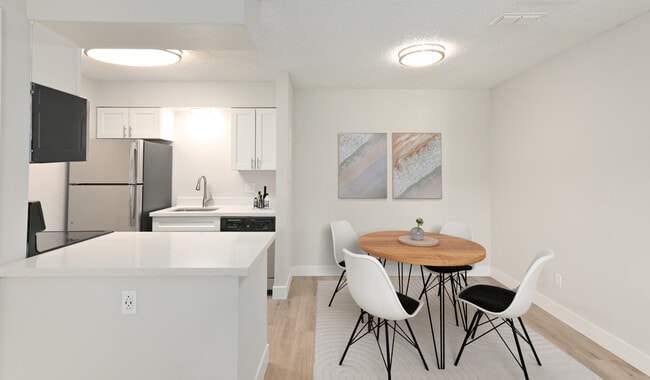 Creekside in Denver, CO - Foto de edificio - Building Photo