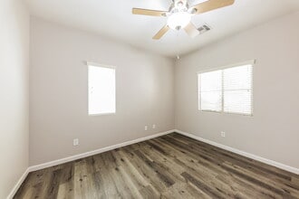 14210 W Country Gables Dr in Surprise, AZ - Building Photo - Building Photo