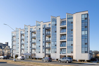 The Beach House in Rockaway Beach, NY - Building Photo - Building Photo