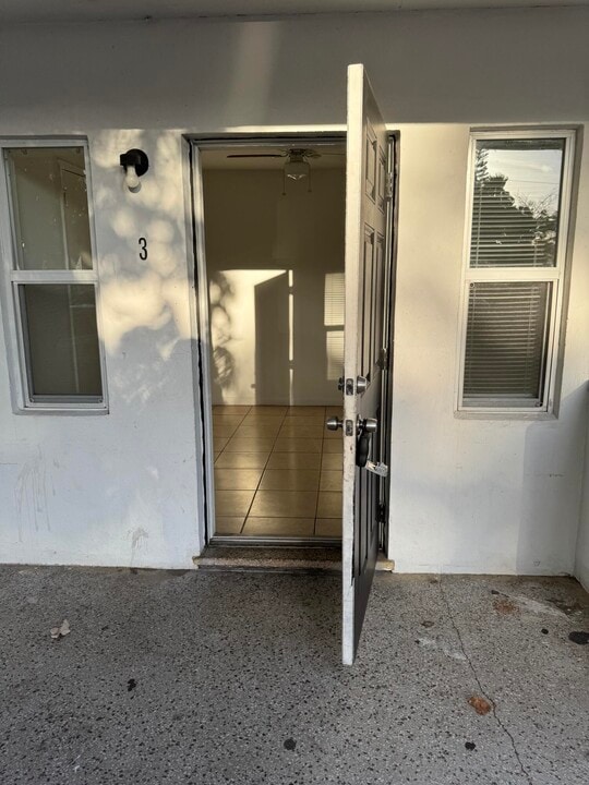 1960 SW 41st Ave in Fort Lauderdale, FL - Building Photo