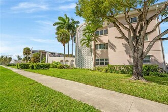 141 NE 10th Ave in Hallandale Beach, FL - Building Photo - Building Photo