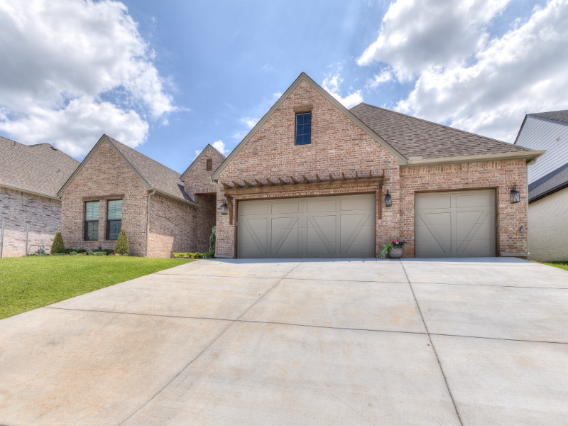 3924 Stone Hl Ln in Edmond, OK - Building Photo