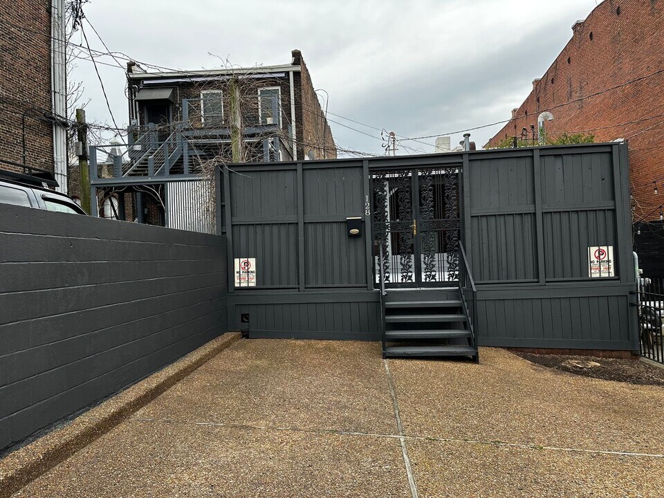 128 Strawberry Alley in Clarksville, TN - Building Photo