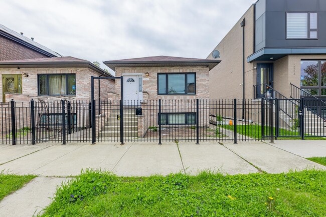 property at 2549 S Hillock Ave
