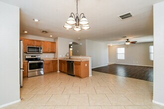 3674 W Yellow Peak Dr in San Tan Valley, AZ - Building Photo - Building Photo