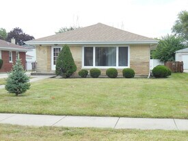 508 E Butterfield Rd in Elmhurst, IL - Building Photo