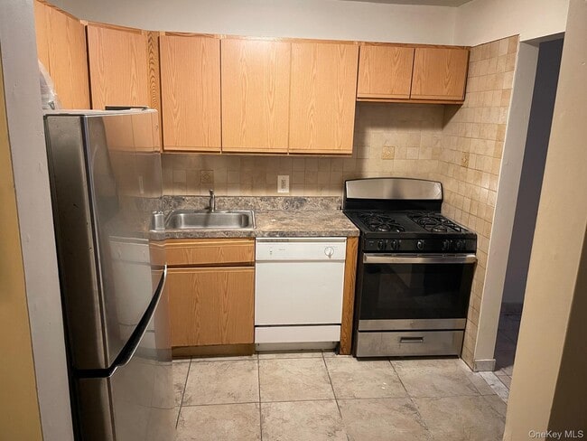 property at 7 Dune Ct