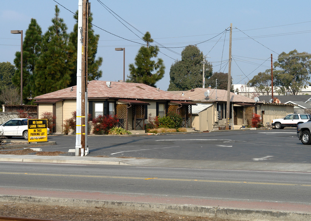 217 Lakeville St in Petaluma, CA - Building Photo