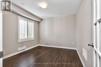 3002 Preserve Dr in Oakville, ON - Building Photo - Building Photo