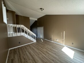 8456-8458 Lane Dr in Raytown, MO - Foto de edificio - Building Photo