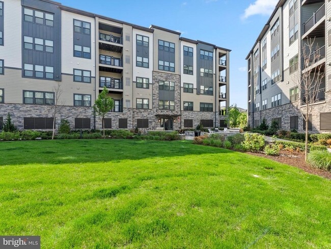12865 Mosaic Pk Wy in Herndon, VA - Building Photo - Building Photo