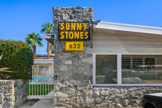 Sunny Stones Apartments in Palm Springs, CA - Building Photo - Building Photo