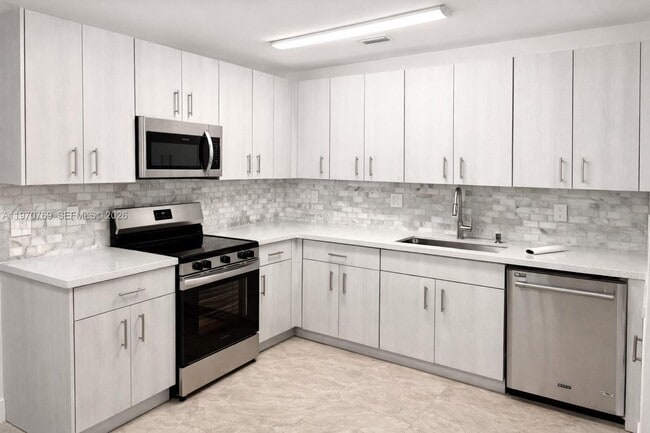 6416 SW 15th St in West Miami, FL - Building Photo - Building Photo