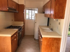 2122 Ocean Park Blvd in Santa Monica, CA - Building Photo - Building Photo