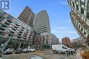 35 Parliament St in Toronto, ON - Building Photo