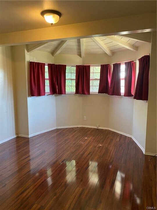 8607 Delco Ave in Los Angeles, CA - Building Photo