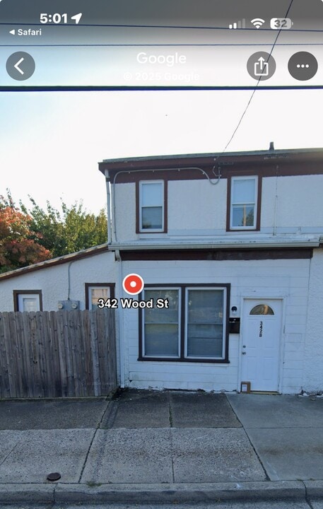 342 Wood St in Bristol, PA - Building Photo