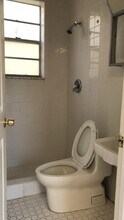 975 SW 2nd St, Unit 4 in Miami, FL - Foto de edificio - Building Photo