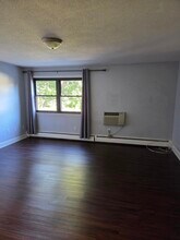 79 Ivan St, Unit 77 in North Providence, RI - Foto de edificio - Building Photo