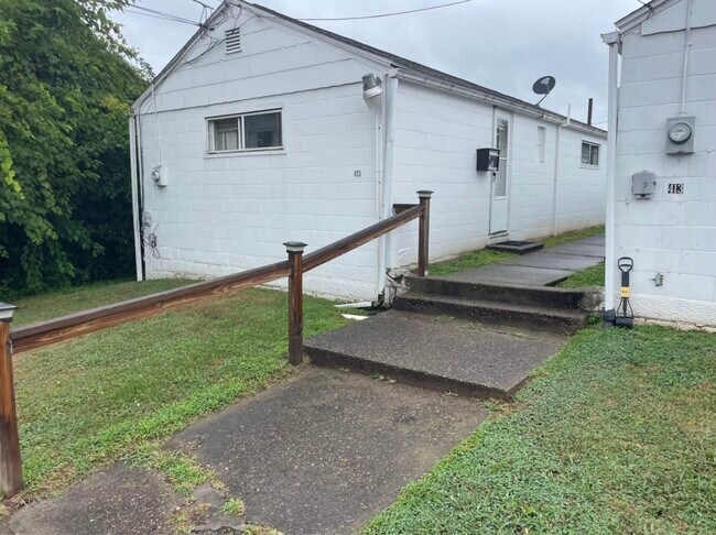 411 W Main St in Paden City, WV - Building Photo - Building Photo