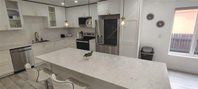 420 NE 90th St in El Portal, FL - Building Photo - Building Photo