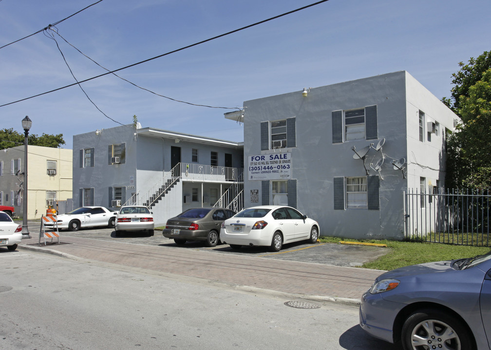 3355 Grand Ave in Miami, FL - Foto de edificio