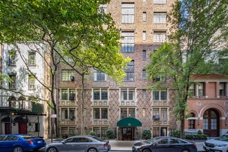 71 E 77th St in New York, NY - Building Photo - Building Photo