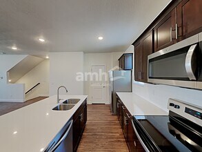 6046 S Jordan Pkwy W in South Jordan, UT - Building Photo - Building Photo