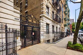 205 W 103rd St in New York, NY - Foto de edificio - Building Photo