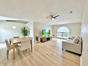 12052 Villa Rd in Spring Hill, FL - Building Photo - Building Photo