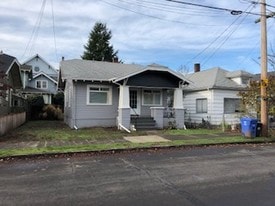 313 NE 79th Ave in Portland, OR - Building Photo