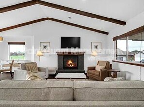 728 Bristol Cir in Wichita, KS - Building Photo - Building Photo
