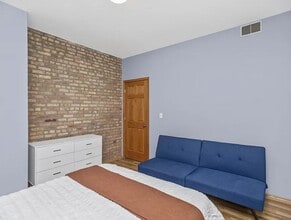 5252 S Drexel Ave, Unit Bedroom 1 in Chicago, IL - Building Photo - Building Photo